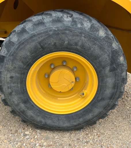 2016 John Deere 324K wheel loader