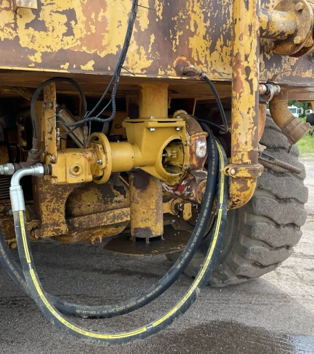 2000 Caterpillar D300E Series II water wagon