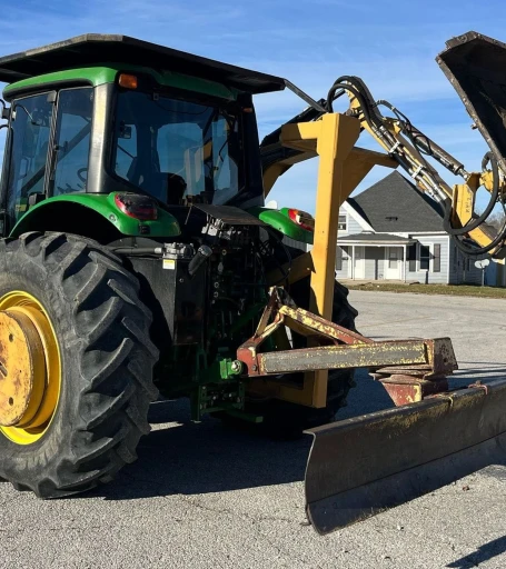 2015 John Deere 6125M MFWD tractor