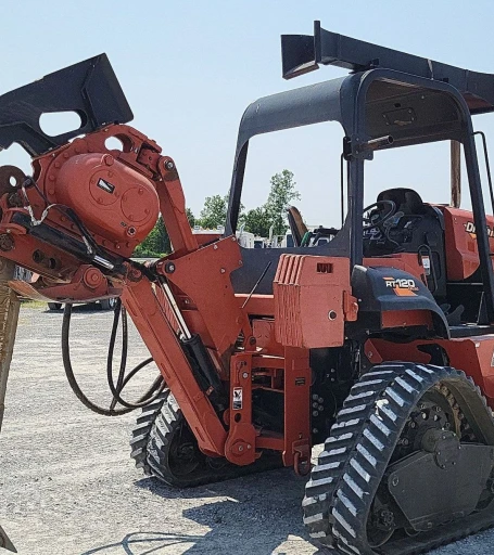 2012 Ditch Witch RT120 Quad vibratory cable plow
