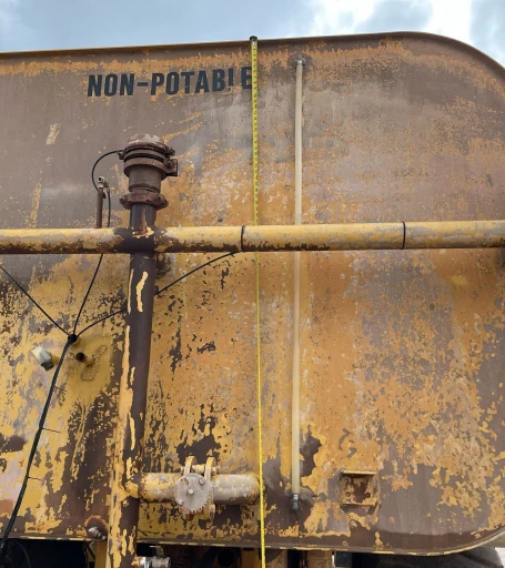 2000 Caterpillar D300E Series II water wagon