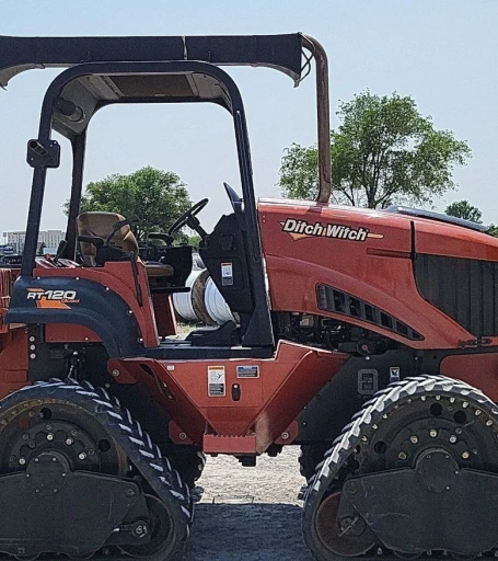 2012 Ditch Witch RT120 Quad vibratory cable plow