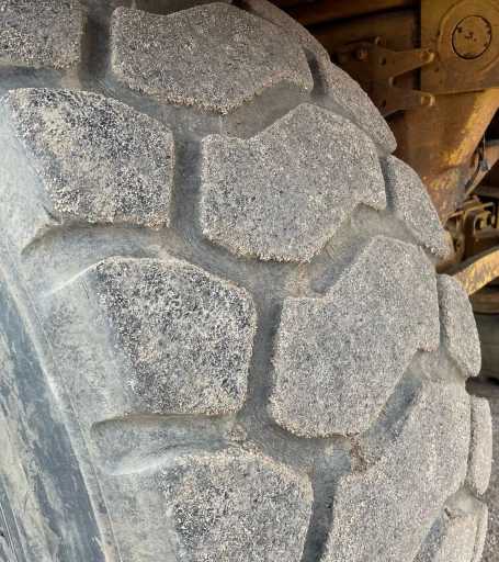2000 Caterpillar D300E Series II water wagon