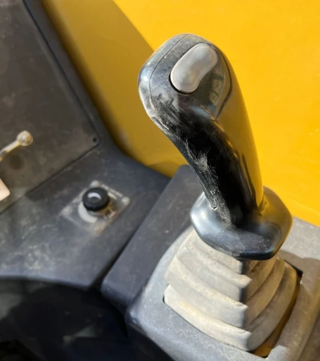 2010 Caterpillar TL943 telehandler