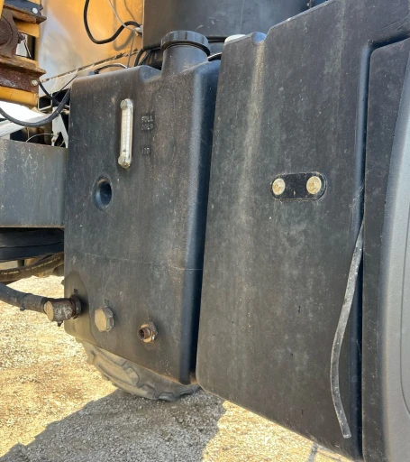 2013 Rogator RG1100 applicator