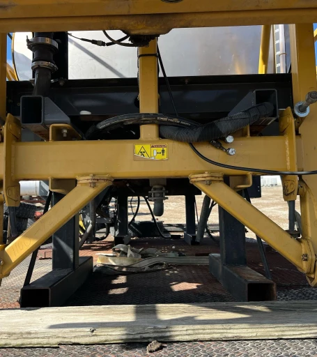 2013 Rogator RG1100 applicator