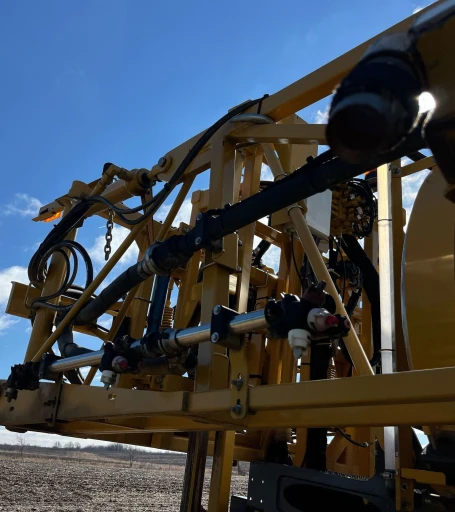 2013 Rogator RG1100 applicator