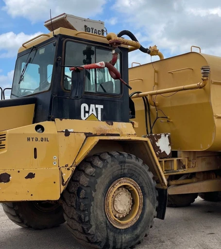 2000 Caterpillar D300E Series II water wagon