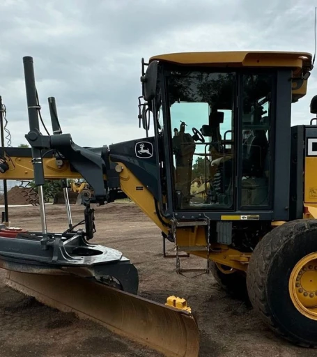 2013 John Deere 772GP motor grader