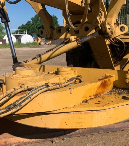 2001 Caterpillar 140H motor grader