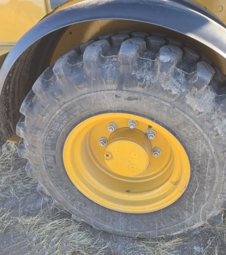2022 Caterpillar 908M wheel loader