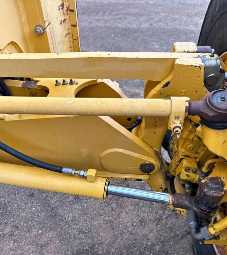 2013 John Deere 772GP motor grader