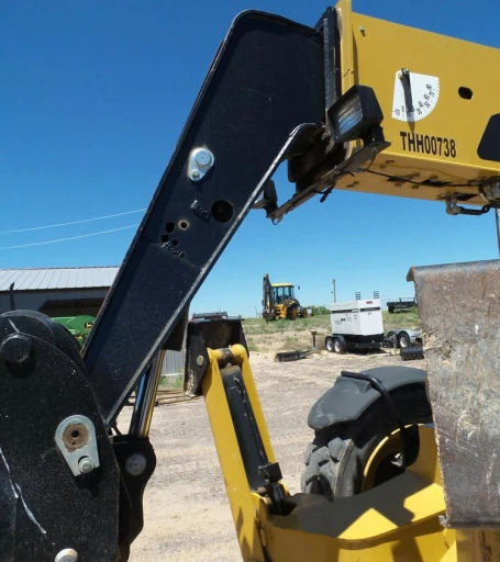 2013 Caterpillar TL943C telehandler