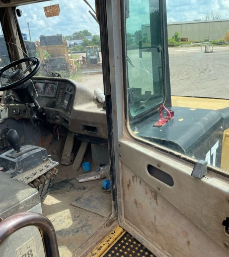 2000 Caterpillar D300E Series II water wagon
