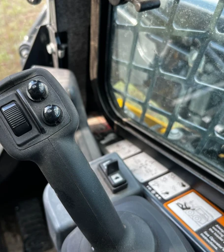 2022 John Deere 325G tracked skid steer