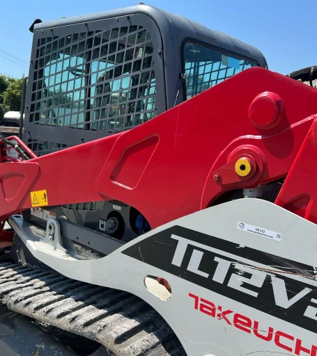 2016 Takeuchi TL12V2 tracked skid steer loader