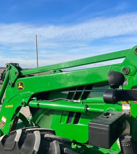 2013 John Deere 6125R MFWD Tractor Loader