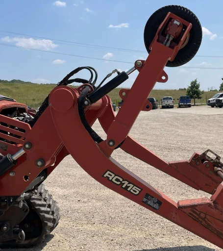 2011 Ditch Witch RT115 Quad vibratory cable plow