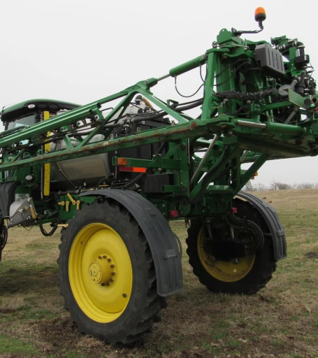 2014 John Deere R4038 self-propelled sprayer