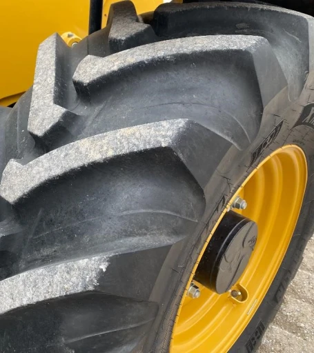2019 Caterpillar TH408D 4x4x4 Ag Handler