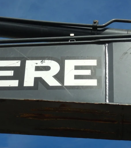 2011 John Deere 240DLC excavator