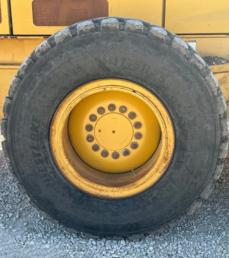 2013 John Deere 772G motor grader