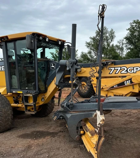 2013 John Deere 772GP motor grader