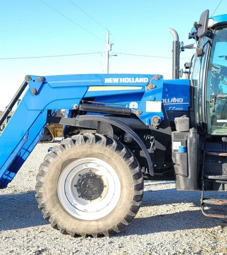 2014 New Holland T7.220 MFWD tractor