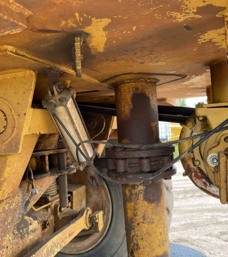 2000 Caterpillar D300E Series II water wagon