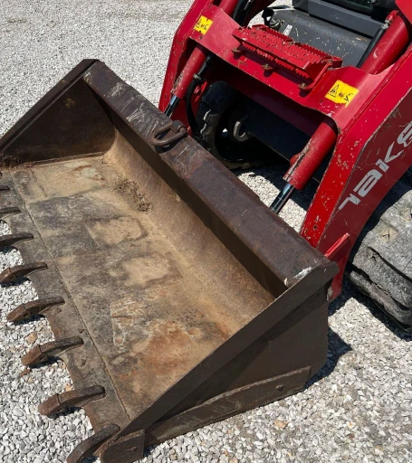 2016 Takeuchi TL12V2 tracked skid steer loader