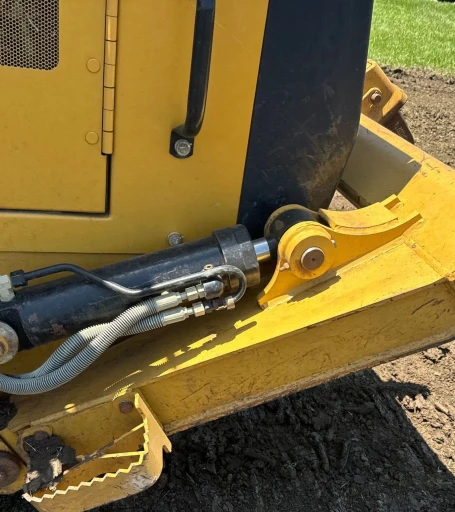 2016 Caterpillar 953D track loader