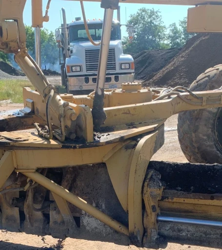 2001 Caterpillar 140H motor grader