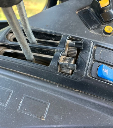 2014 Challenger MT585D tractor