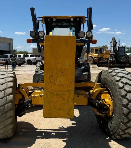 2011 John Deere 772G motor grader