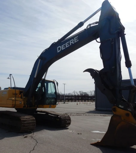 2011 John Deere 240DLC excavator