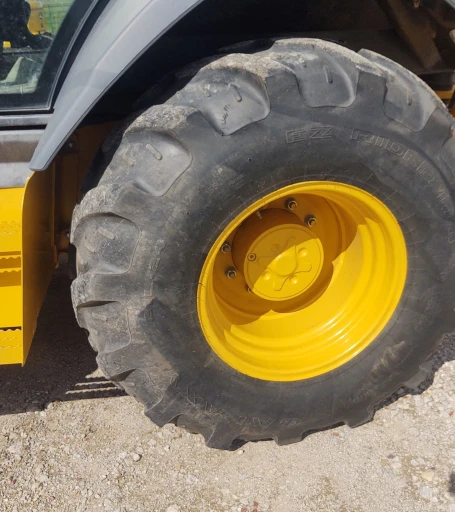 2018 John Deere 410L backhoe