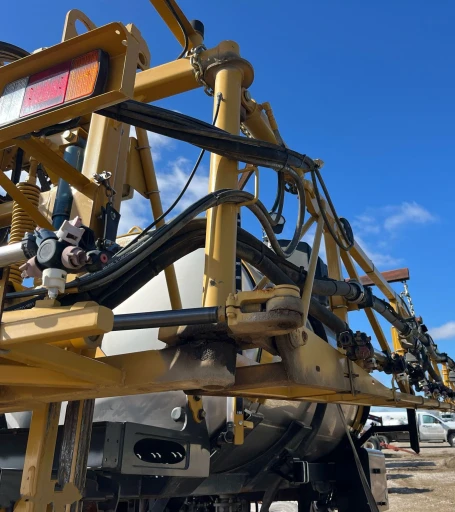 2013 Rogator RG1100 applicator