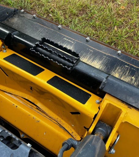 2022 John Deere 325G tracked skid steer
