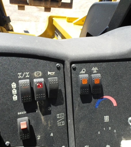 2013 Caterpillar TL943C telehandler