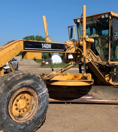 2001 Caterpillar 140H motor grader