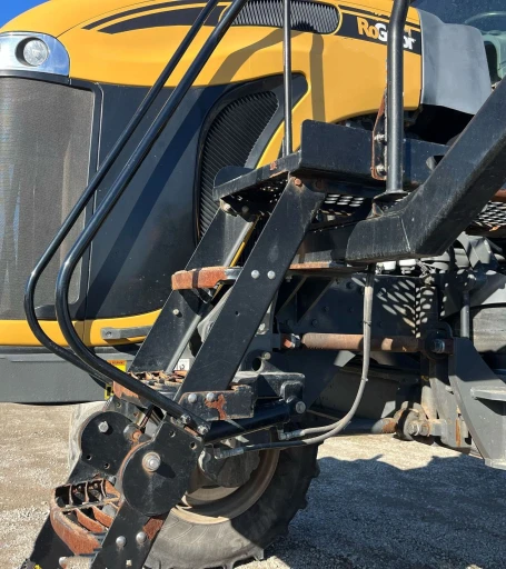 2013 Rogator RG1100 applicator