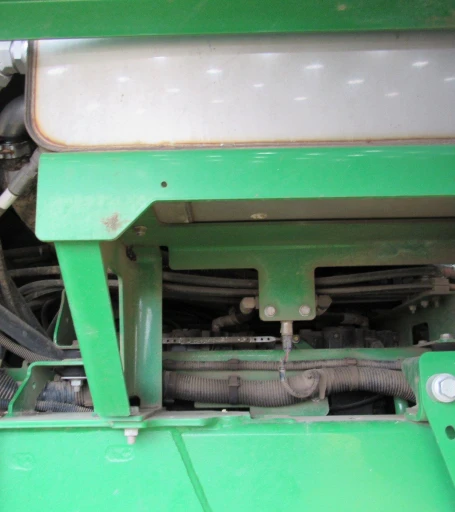 2014 John Deere R4038 self-propelled sprayer