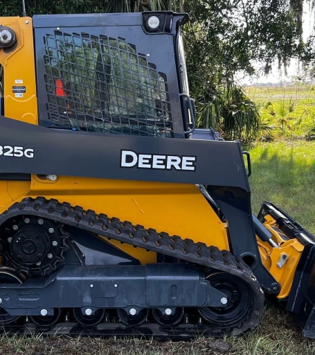 2022 John Deere 325G tracked skid steer