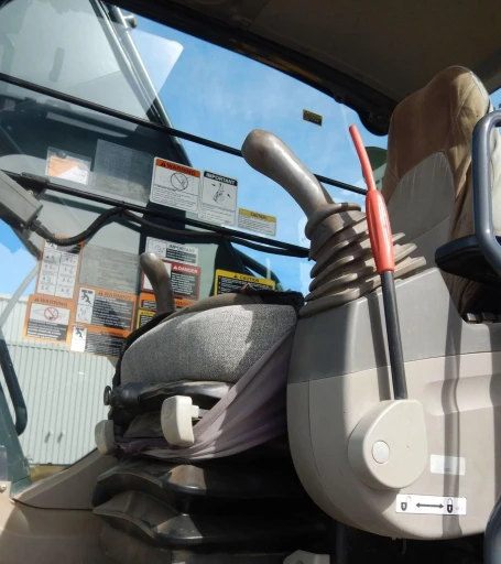 2011 John Deere 240DLC excavator