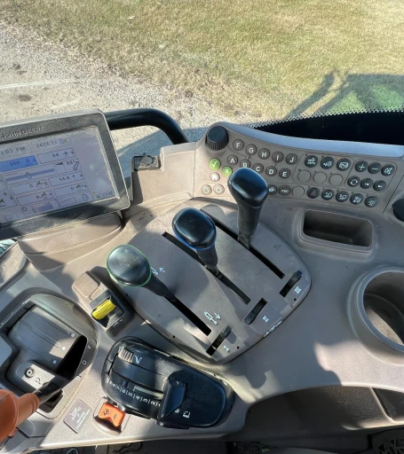 2013 John Deere 6125R MFWD Tractor Loader