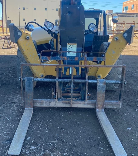 2017 Caterpillar TL1055D telehandler