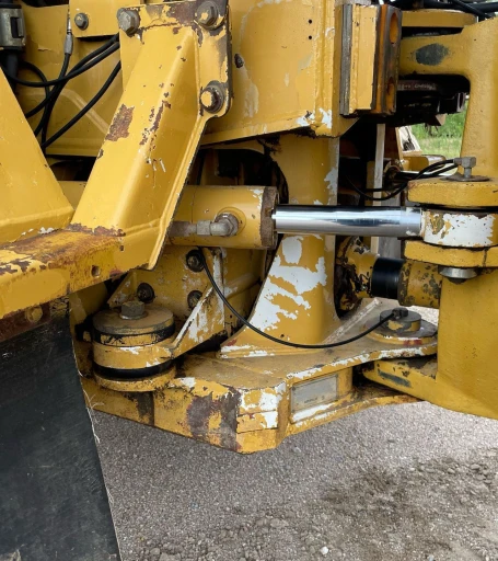 2000 Caterpillar D300E Series II water wagon