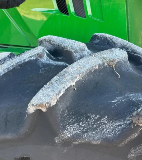 2013 John Deere 6125R MFWD Tractor Loader