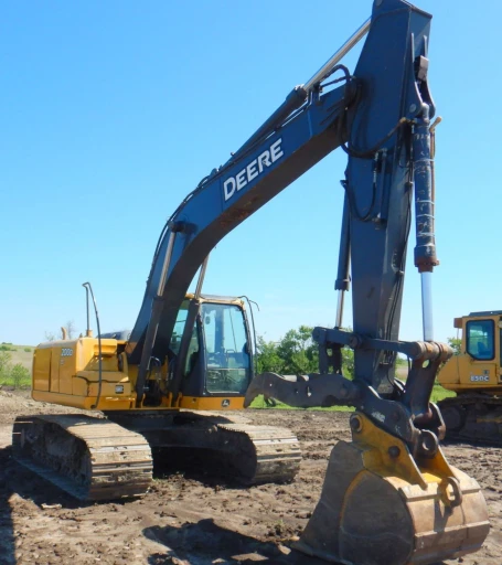 2011 John Deere 200DLC  excavator