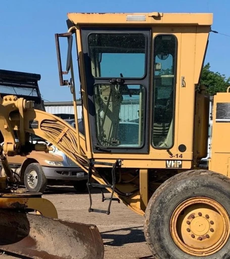 2001 Caterpillar 140H motor grader